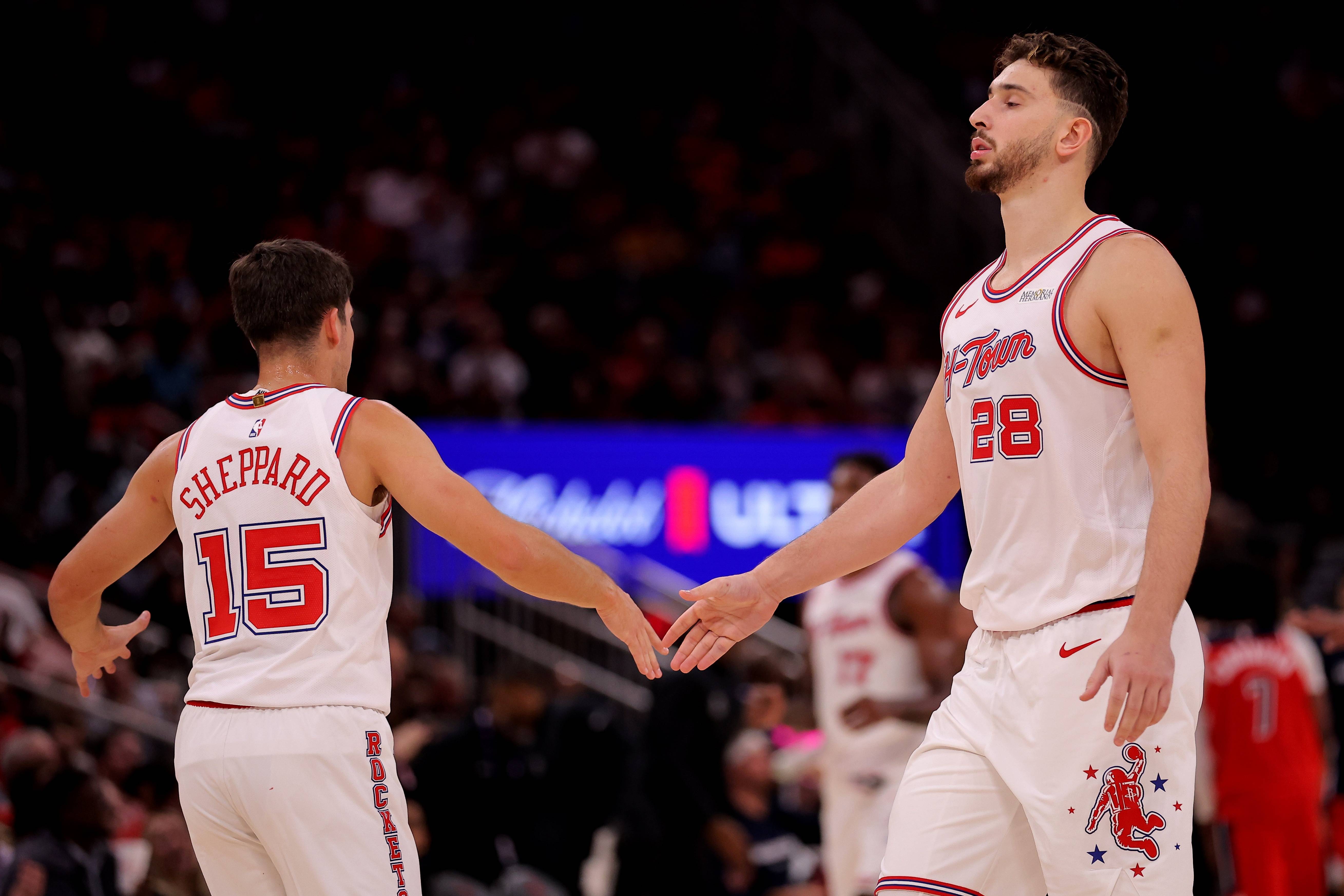 爱游戏网页版 -NBA季后赛赛程吃紧，曼联关键时刻门线救险，质疑声仍在，身体对抗强度拉满(今日nba季后赛火热来袭)